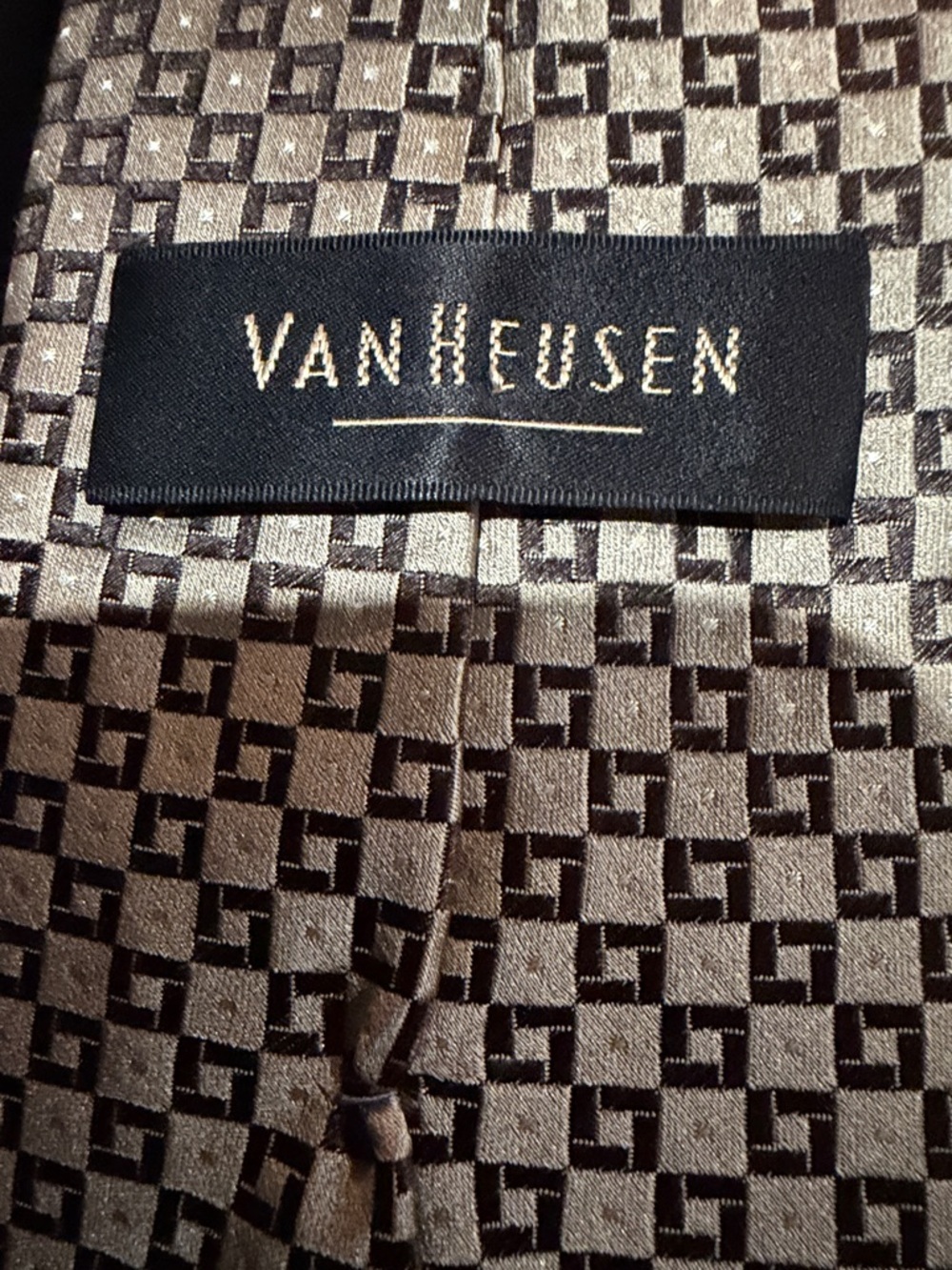Classic Van Heusen  with Patterned Tie - Picture 2 of 2